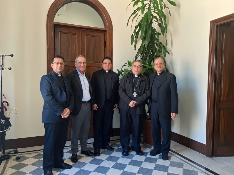 Visita del Comité Pontificio Eucarístico Internacional a Quito