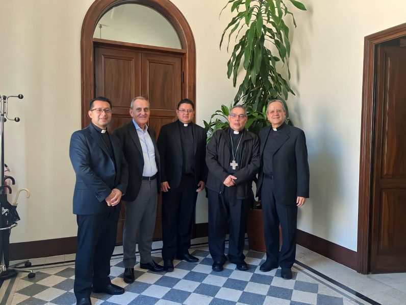 Visita del Comité Pontificio Eucarístico Internacional a Quito Visita del Comité Pontificio Eucarístico Internacional a Quito