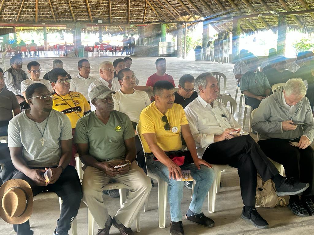 Il clero della diocesi di Santo Domingo in Ecuador si prepara con entusiasmo al Congresso Eucaristico Internazionale. Il clero della diocesi di Santo Domingo in Ecuador si prepara con entusiasmo al Congresso Eucaristico Internazionale.
