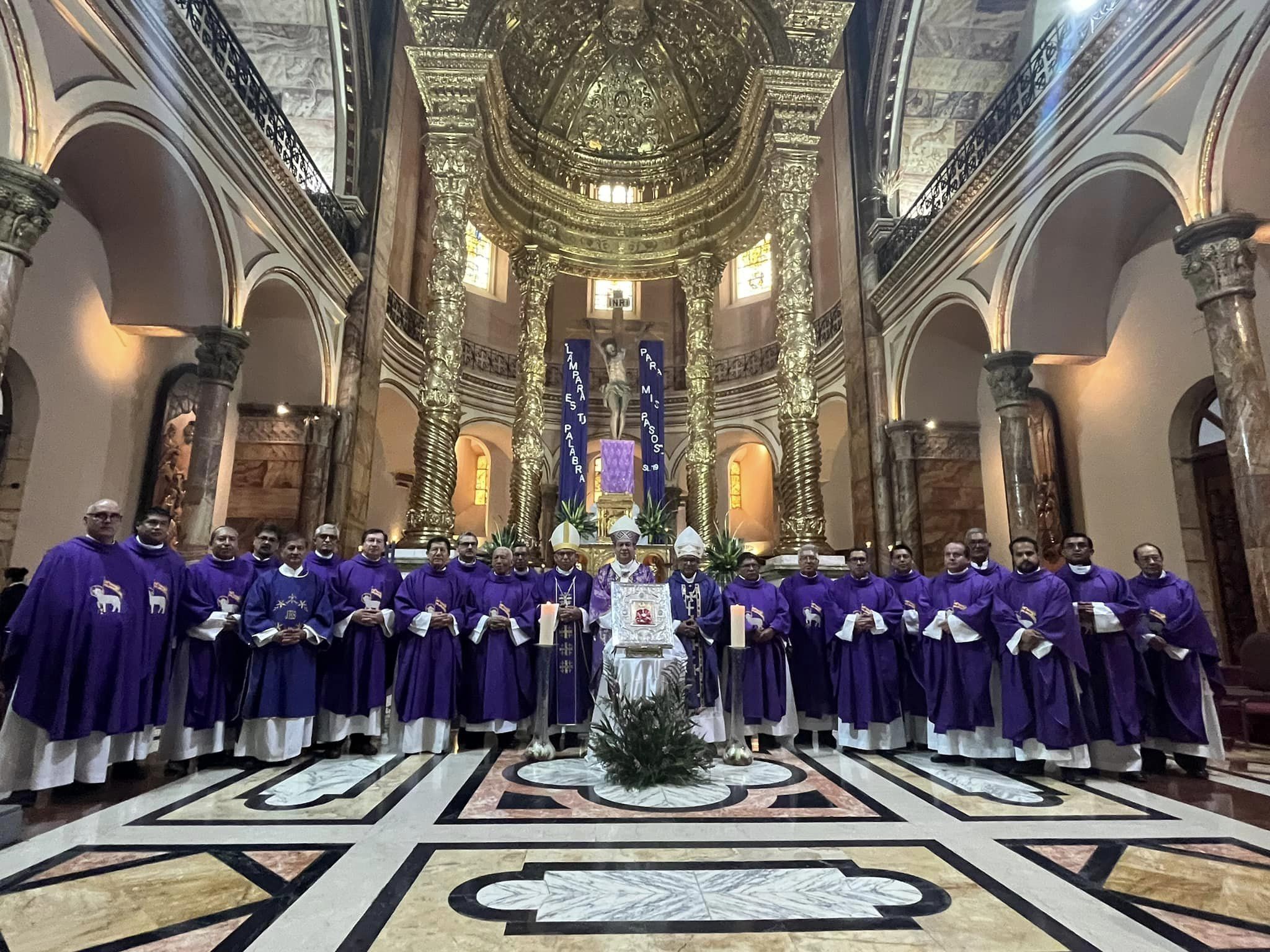 El Evangeliario del CEI 2024 llega a la Arquidiócesis de Cuenca: Comienza la preparación espiritual El Evangeliario del CEI 2024 llega a la Arquidiócesis de Cuenca: Comienza la preparación espiritual