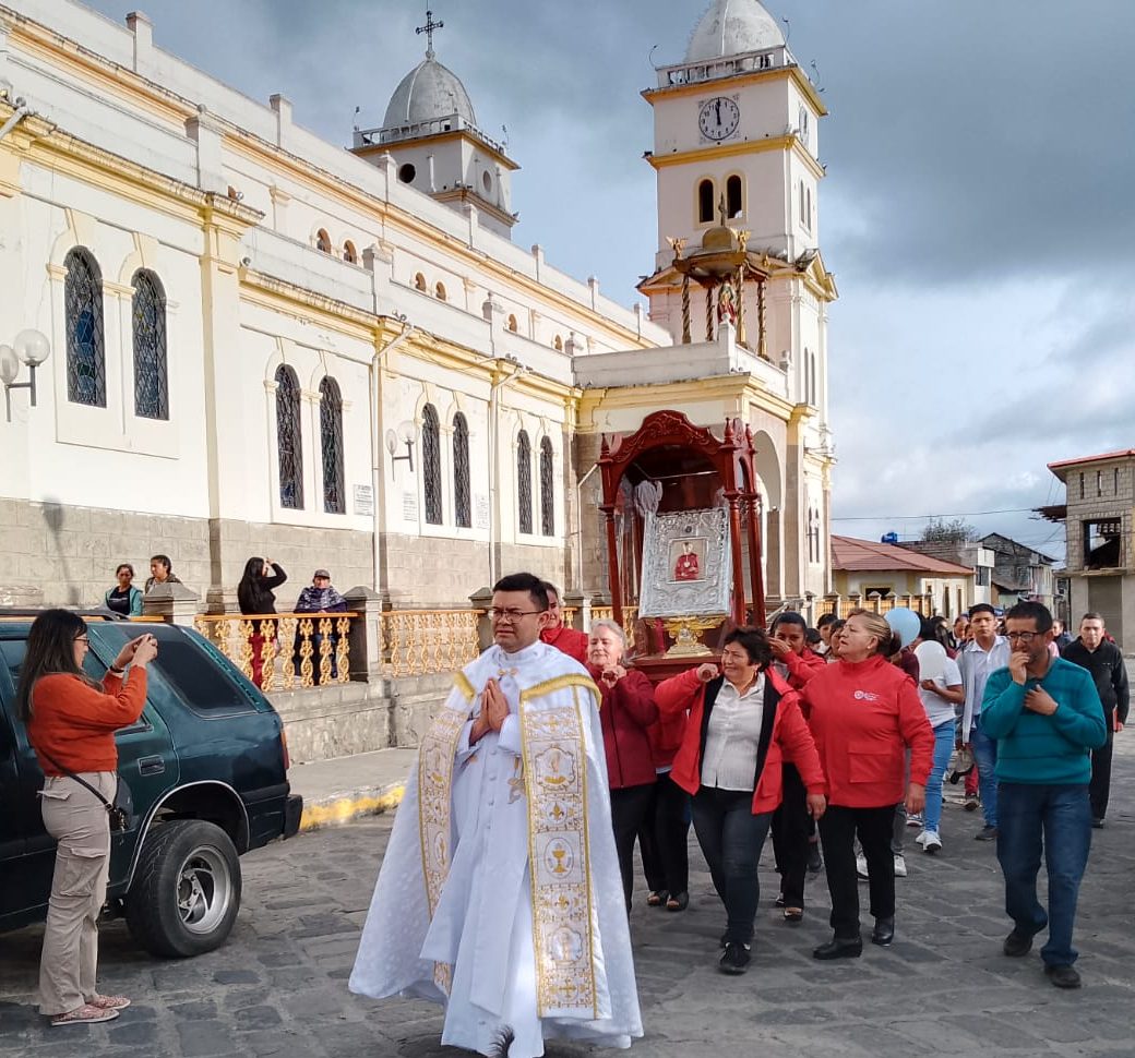 The Diocese of Guaranda prepares for the IEC 2024 with the visit of the Gospel Book