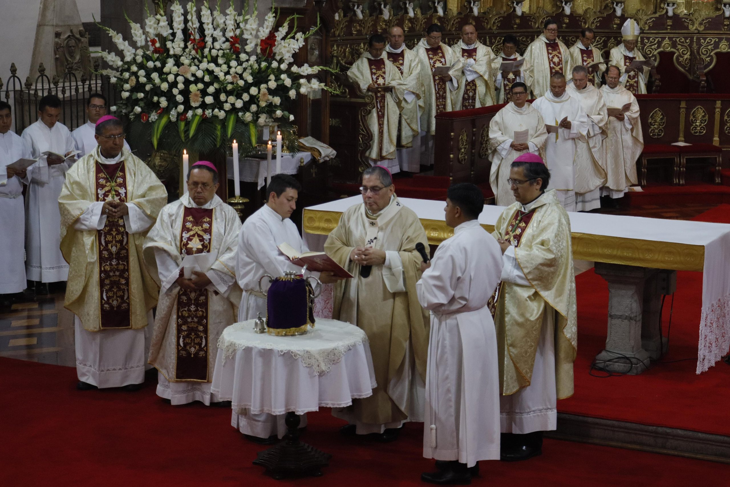«La fraternidad no es ni debe ser teórica», dice el Arzobispo de Quito a su clero